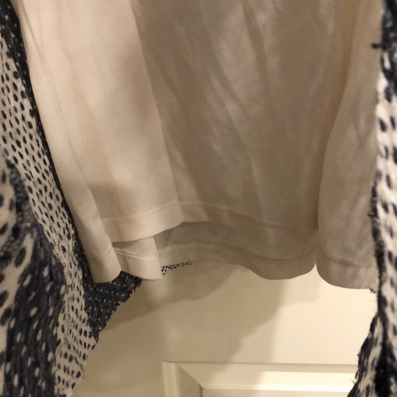 Sleeveless lightweight navy and white swing top - Picture 10 of 10